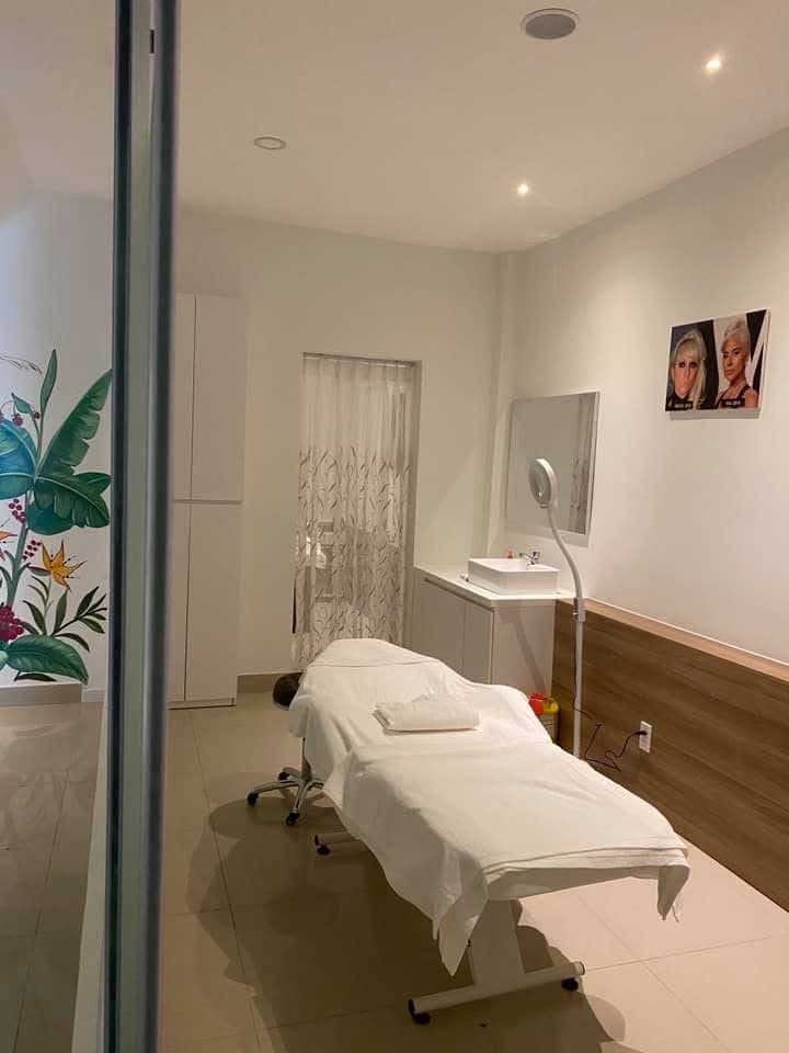 Facial treatment by Hien in Vietnam